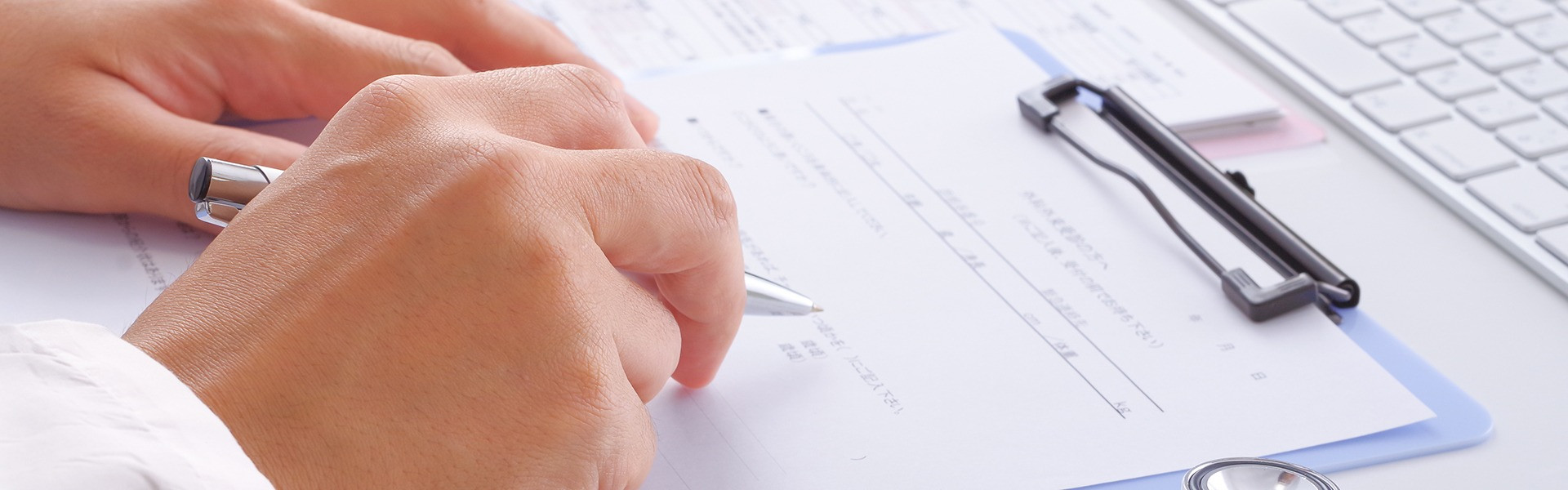 内科で熱中症を正しく診る受診タイミングと治療内容徹底ガイド | コラム | 京都府福知山市で内科なら医療法人社団大西内科医院